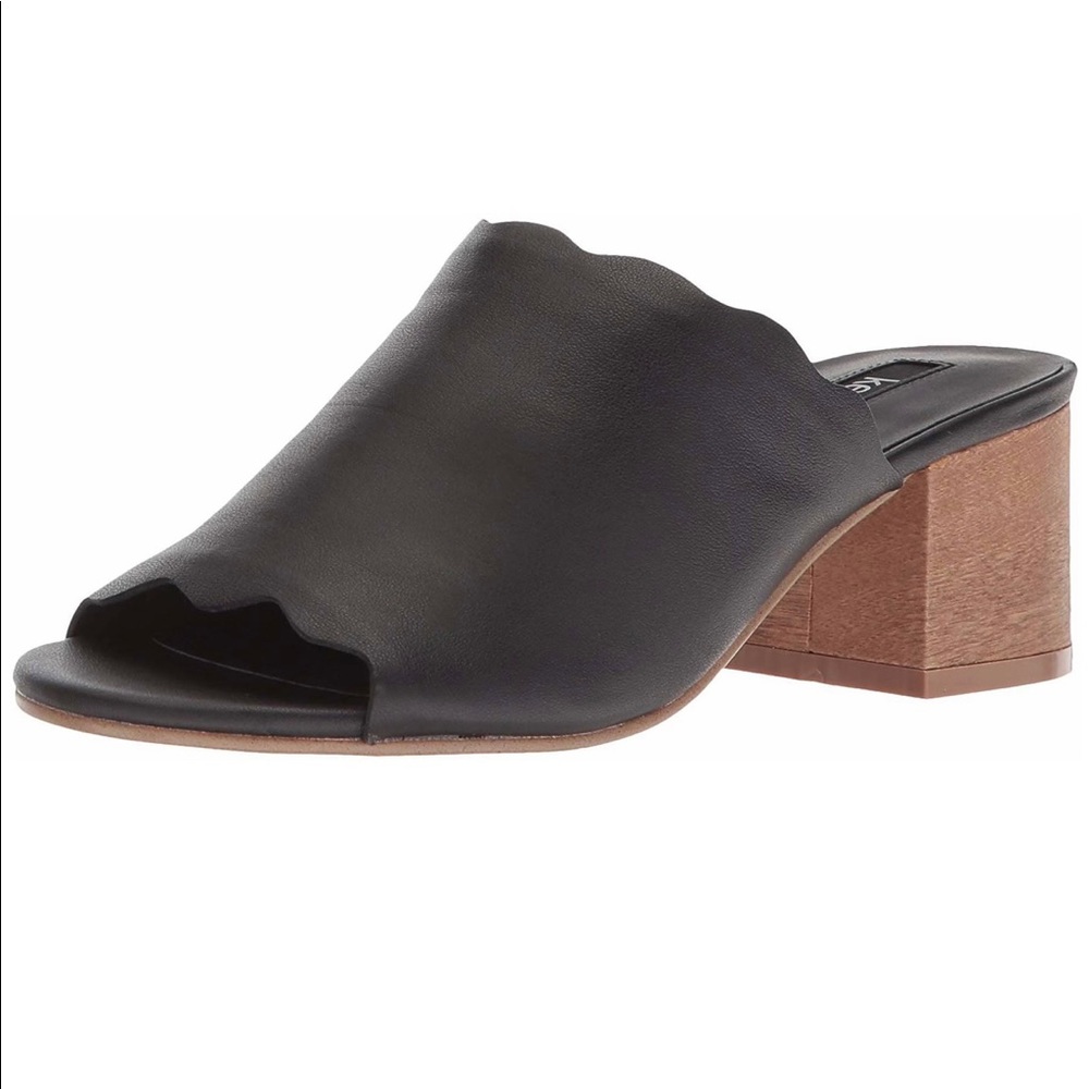 Kensie Black Leather Scalloped Edge Sandals